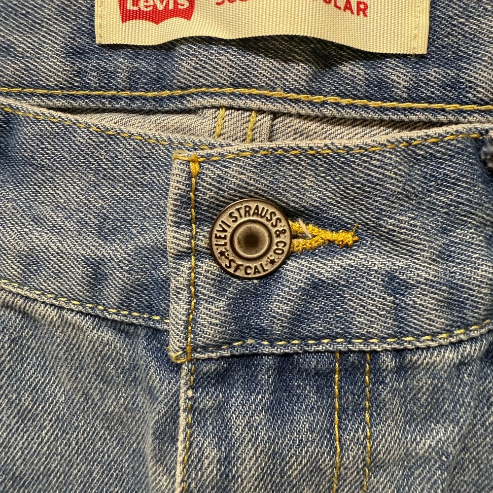 Levi's 505 Regular Fit Denim Shorts for women, size 16 Regular W28. - Picture 2 of 4